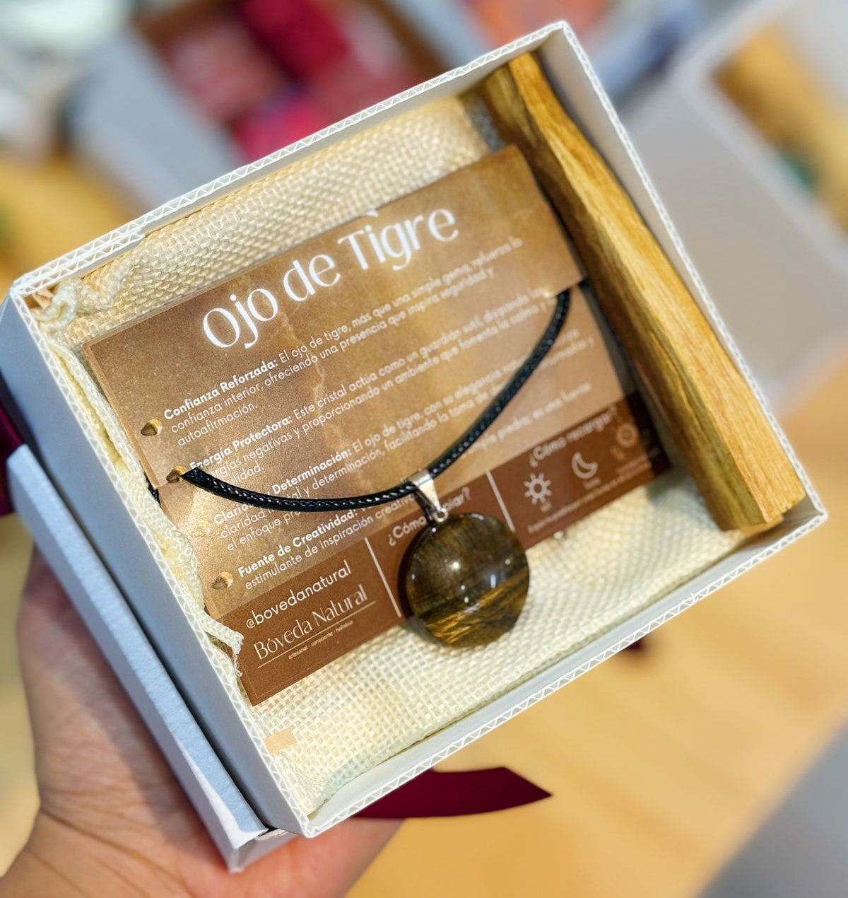 Luna Llena Ojo de Tigre + Collar de Cuerda Negra