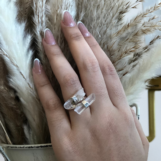 Anillo de Cuarzo Blanco Ajustable